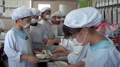 從日本小學生的一頓飯，全世界理解了日本人為何素質高！