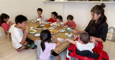 日本29歲女子連生9個娃，吃餃子得做210個，每天僅睡5小時！200萬人圍觀大家庭生活！